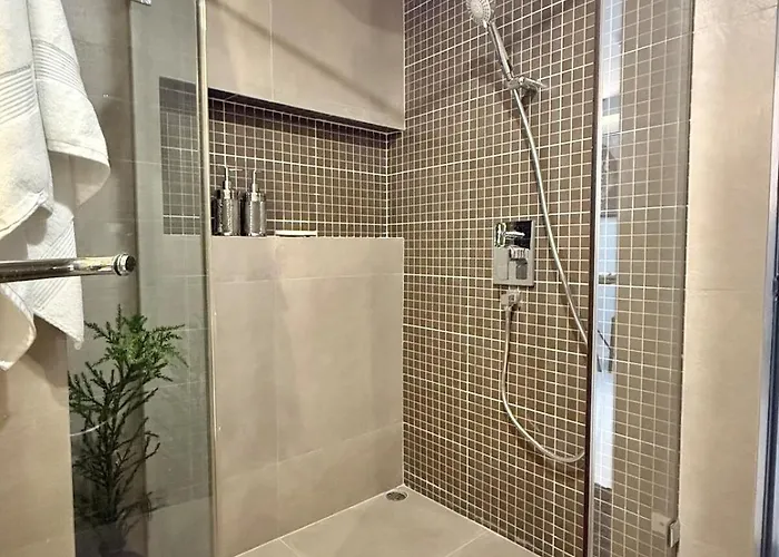 Peaceful Cozy With Stunning View&full Kitchen Apartment *